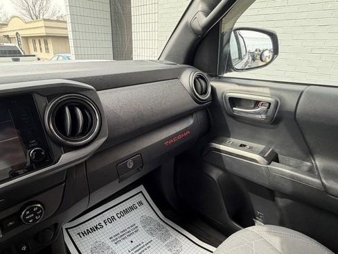 Used 2019 Toyota Tacoma TRD Off-Road image 21
