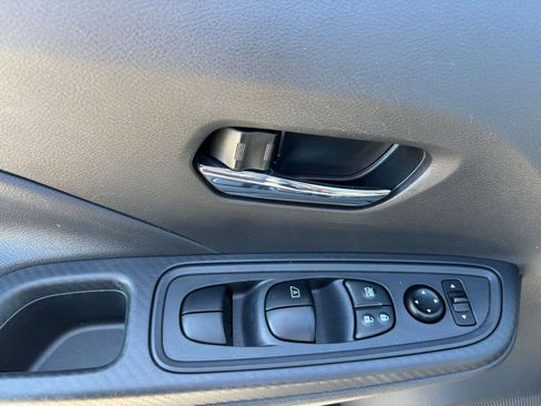 Used 2025 Nissan Versa SV image 18