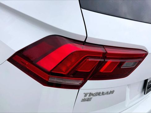 Used 2019 Volkswagen Tiguan SE image 28