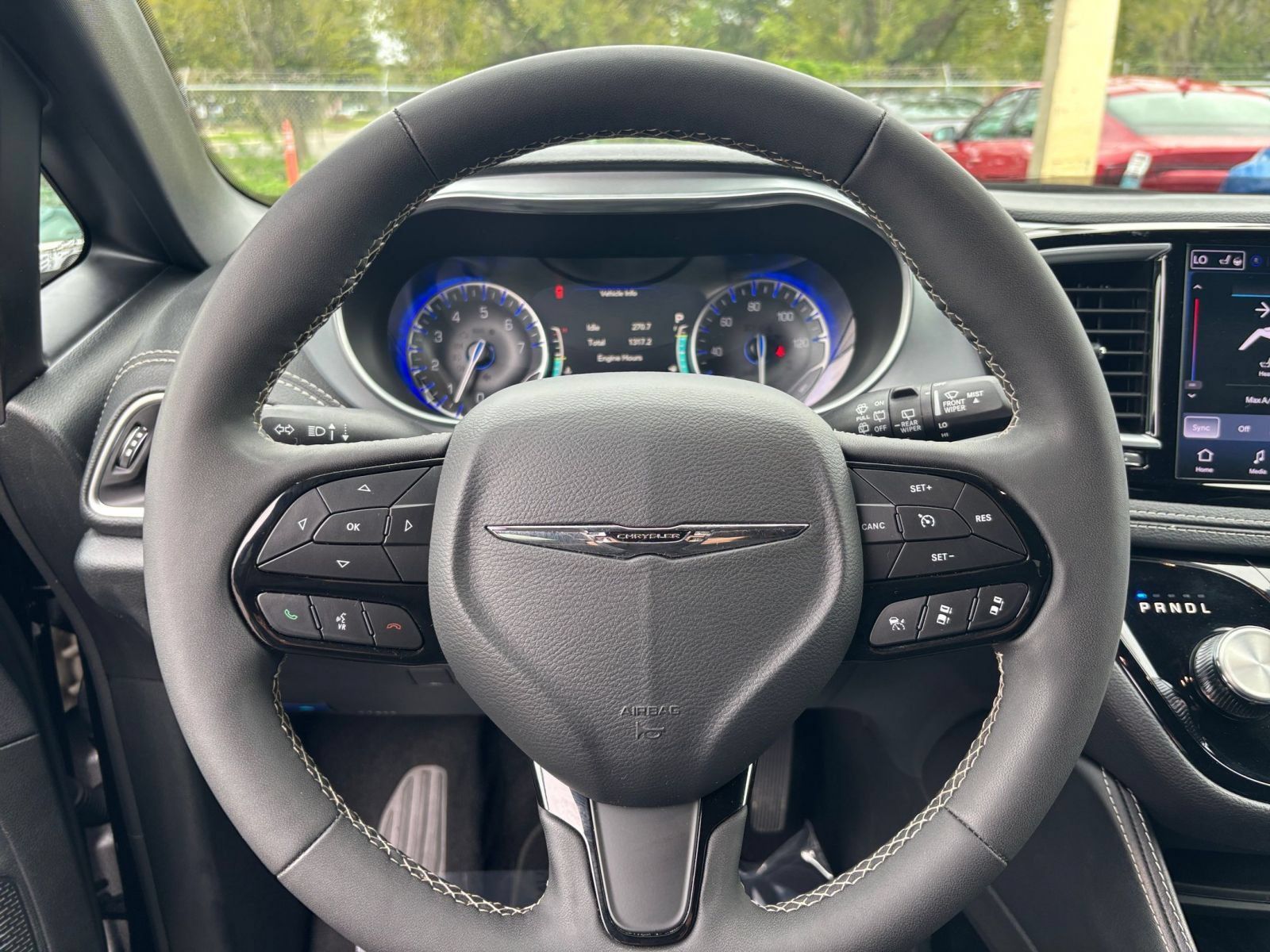 Used 2025 Chrysler Pacifica Limited FWD image 30