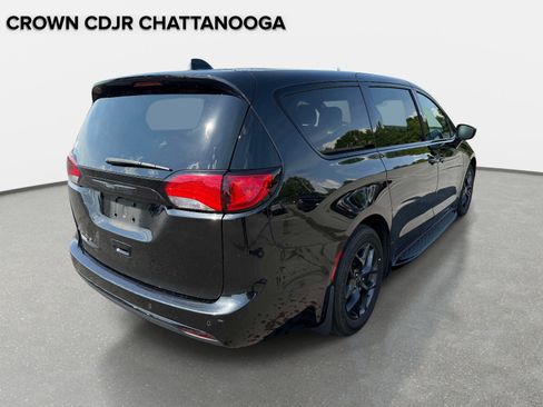 Used 2020 Chrysler Pacifica Touring w/ Advanced Safetytec Group FWD image 5