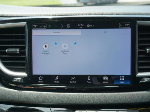 Used 2023 Chrysler Pacifica Touring-L FWD image 15