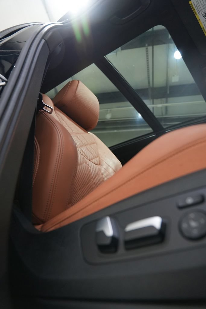 Used 2024 BMW X5 xDrive40i w/ M Sport Package AWD/4WD image 42