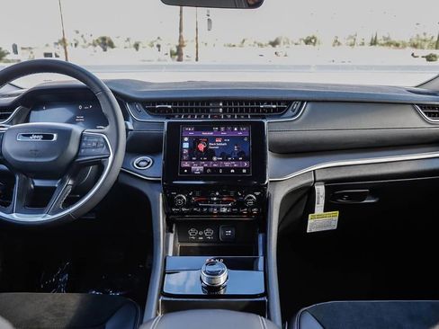 New 2025 Jeep Grand Cherokee Altitude image 13