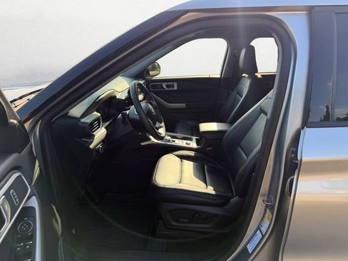 Used 2024 Ford Explorer XLT w/ Equipment Group 202A AWD/4WD image 9