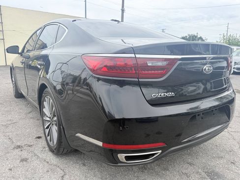 Used 2017 Kia Cadenza Premium w/ Luxury Package FWD image 5