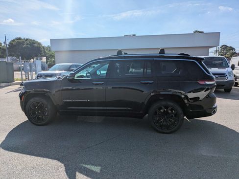 Used 2021 Jeep Grand Cherokee L Overland w/ Luxury Tech Group IV AWD/4WD image 7