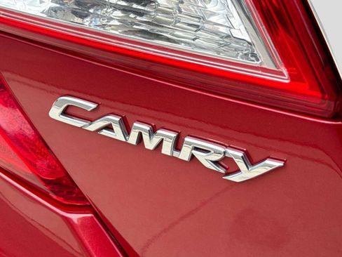 Used 2012 Toyota Camry XLE w/ Leather Pkg FWD image 12