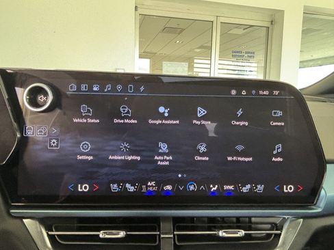 Used 2025 Chevrolet Equinox EV LT w/ Convenience Package II AWD/4WD image 13