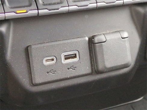 Used 2019 Chevrolet Silverado 1500 RST image 26