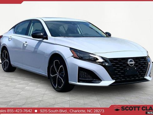 Used 2023 Nissan Altima 2.5 SR w/ SR Premium Package FWD image 1