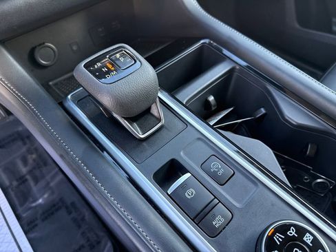 Certified 2025 Nissan Pathfinder SL image 32