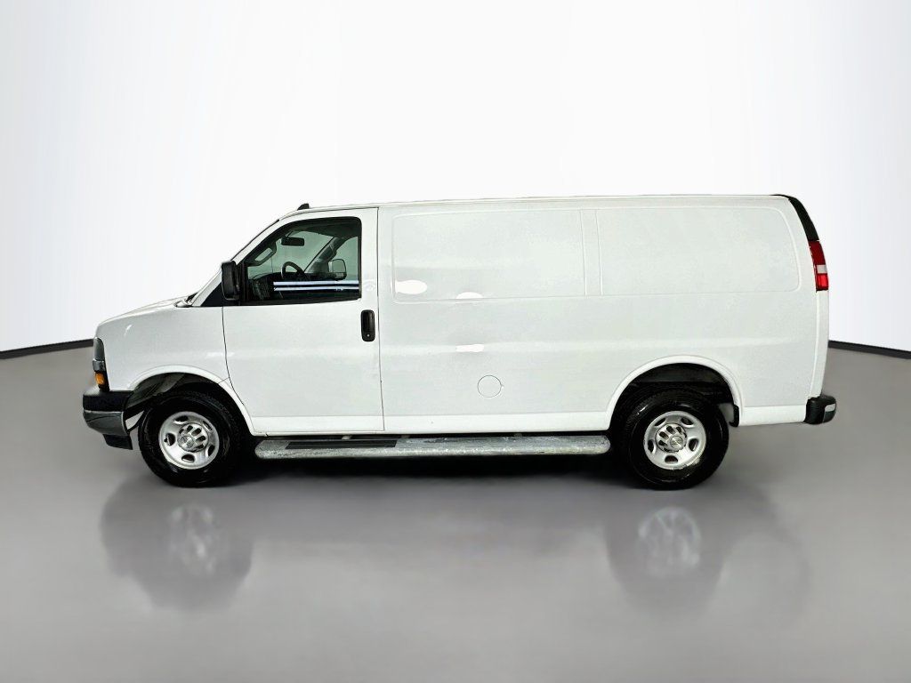 Used 2022 Chevrolet Express 2500 w/ Driver Convenience Package RWD image 4
