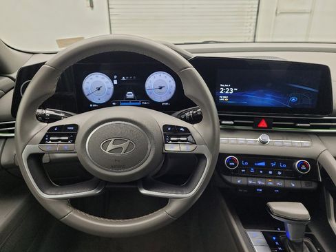 Used 2025 Hyundai Elantra SEL FWD image 22