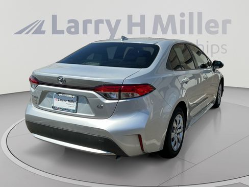 Used 2020 Toyota Corolla LE w/ Carpet Mat Package (TMS) FWD image 5