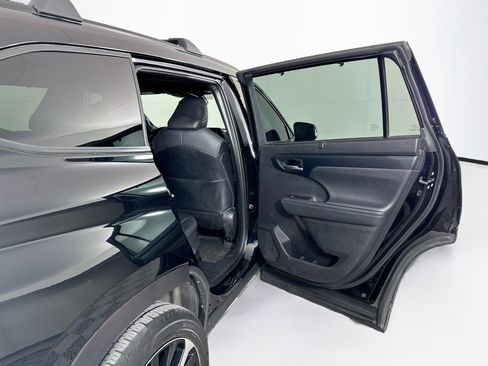 Used 2021 Toyota Highlander XSE AWD/4WD image 33