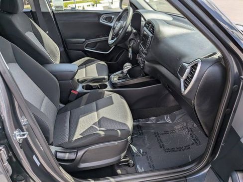 Used 2025 Kia Soul LX w/ LX Technology Package FWD image 5