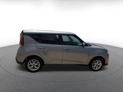 Used 2025 Kia Soul LX w/ LX Technology Package FWD image 14