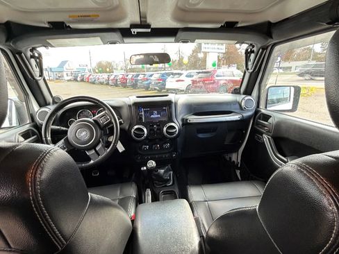 Used 2012 Jeep Wrangler Unlimited Rubicon w/ Connectivity Group image 13