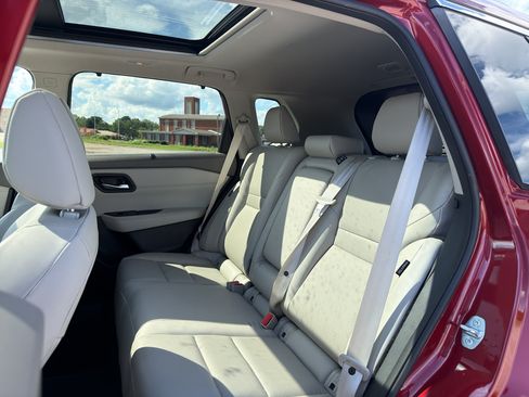 Used 2024 Nissan Rogue SV w/ SV Premium Package FWD image 15