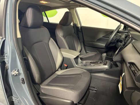 Used 2025 Subaru Crosstrek 2.0i Premium image 32