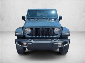 Used 2024 Jeep Gladiator Sport AWD/4WD video 2