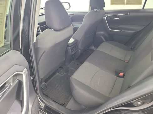 Used 2021 Toyota RAV4 XLE FWD image 9