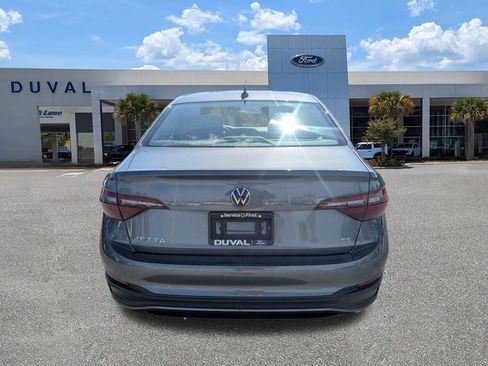 Used 2024 Volkswagen Jetta SE image 5