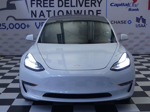 Used 2019 Tesla Model 3 Standard Range Plus image 2