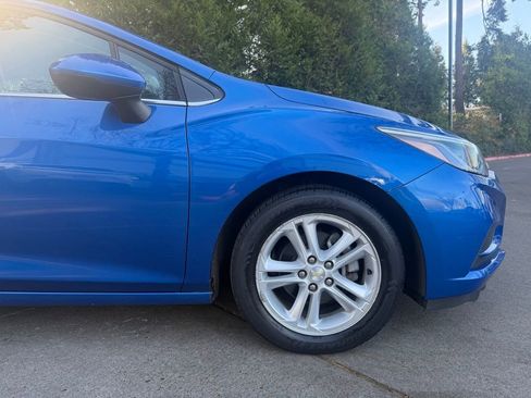 Used 2017 Chevrolet Cruze LT w/ Convenience Package image 3