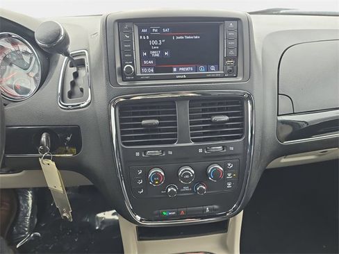 Used 2019 Dodge Grand Caravan SXT image 23