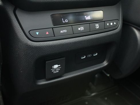 Used 2025 Honda Pilot TrailSport image 23