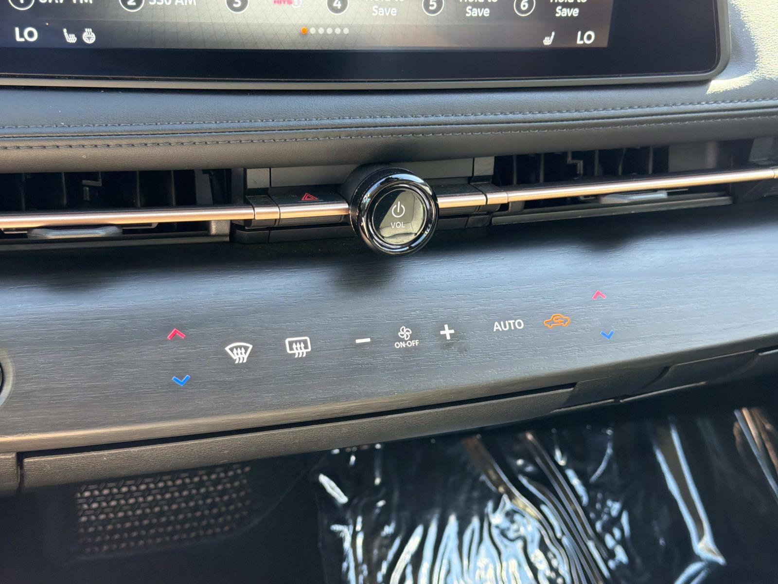 Used 2025 Nissan Ariya AWD image 21