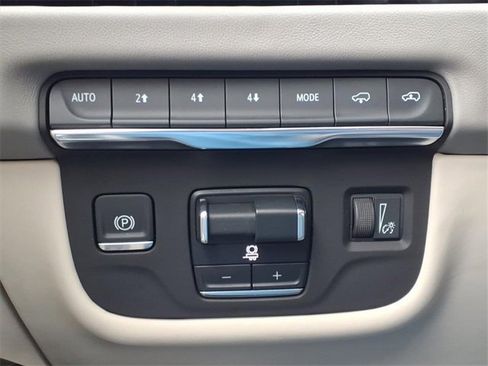 Certified 2025 Cadillac Escalade Premium Luxury Platinum image 25