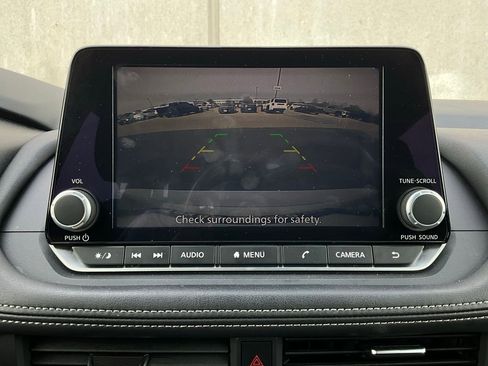 Used 2025 Nissan Rogue SV image 31