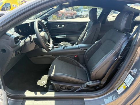 Used 2025 Ford Mustang Coupe RWD image 8