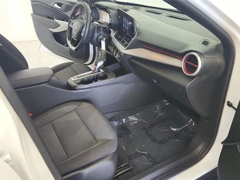 Used 2024 Chevrolet Trax RS w/ Driver Confidence Package image 31