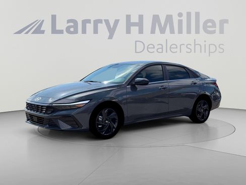 New 2026 Hyundai Elantra SEL Sport Premium FWD image 2