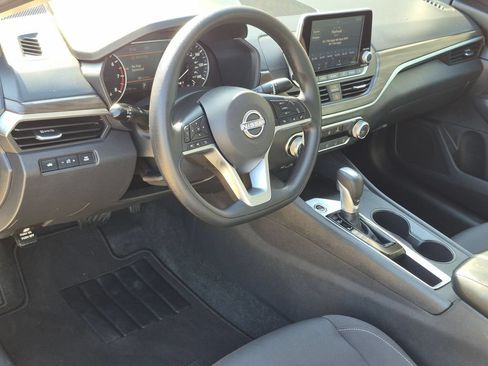 Used 2025 Nissan Altima 2.5 SV FWD image 15