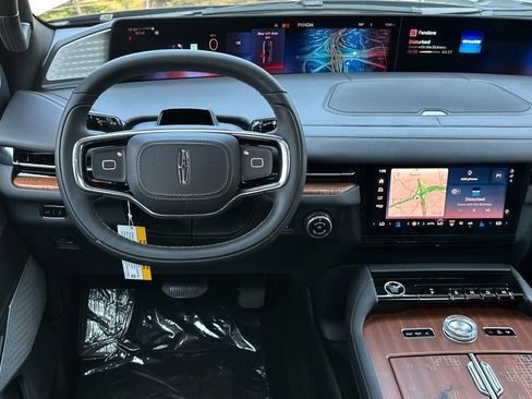 New 2026 Lincoln Navigator Black Label AWD/4WD image 13