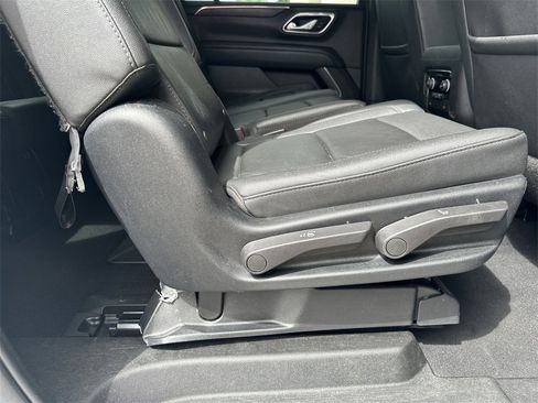 Used 2023 Chevrolet Suburban LT image 37