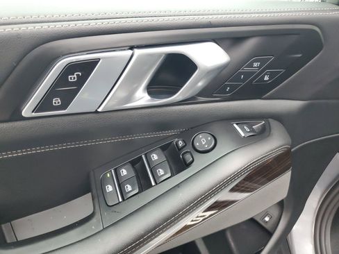 Used 2025 BMW X5 xDrive50e image 10