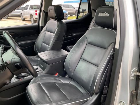 Used 2021 Chevrolet Traverse High Country image 9