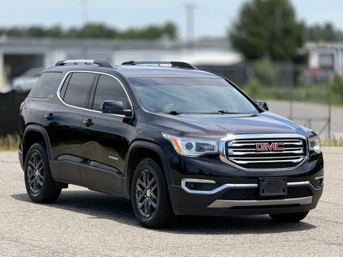 Used 2019 GMC Acadia SLT FWD image 1