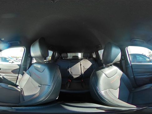 Used 2025 Jeep Compass Trailhawk image 41