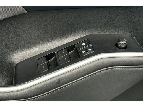 Certified 2023 Toyota Highlander FWD image 12