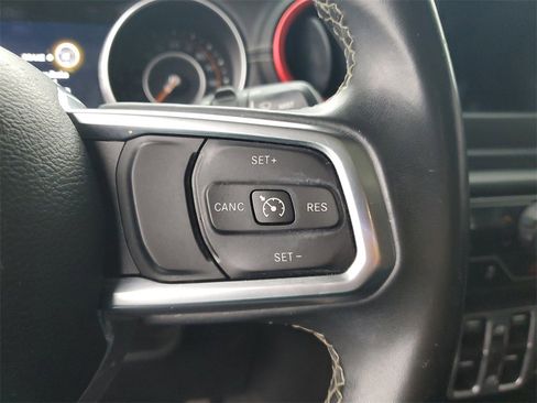 Used 2018 Jeep Wrangler Unlimited Sahara image 21