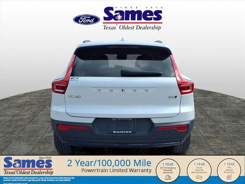Used 2024 Volvo XC40 B5 Plus w/ Climate Package image 8
