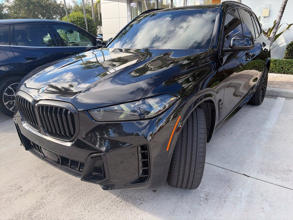 Certified 2025 BMW X5 xDrive40i w/ M Sport Package AWD/4WD image 3