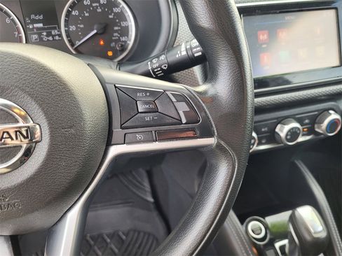 Used 2019 Nissan Kicks S image 22